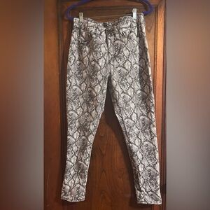 Seven7 Tummyless High Rise Skinny Jeans Size 12 – Neutral Snake Print”